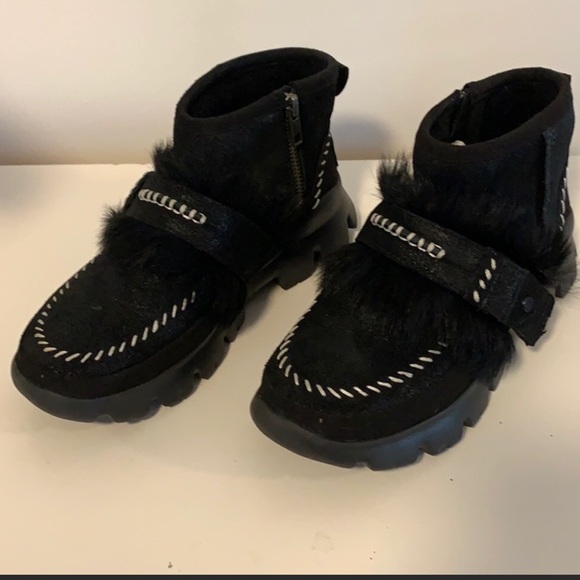 Ugg Womens Fuff punk boots - Picture 1 of 5